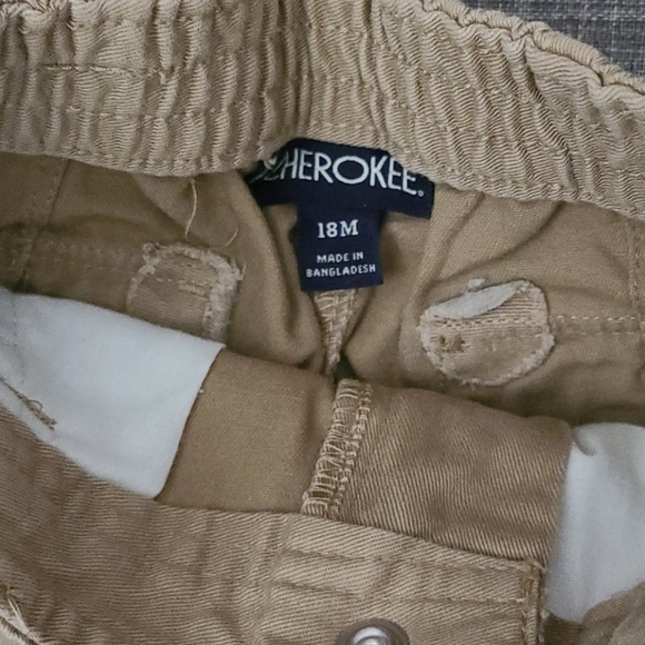 Shorts - Picture 3 of 4